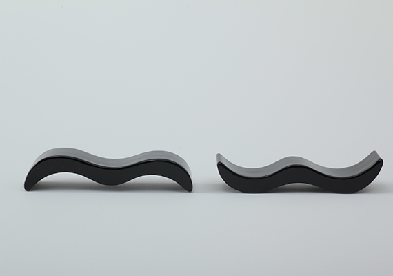 [ size: 80*18*20 | material: Wood, Urushi | Brand: BridgE new experimental product design ]<br>Photographed by Tomoharu NISHIMURA　