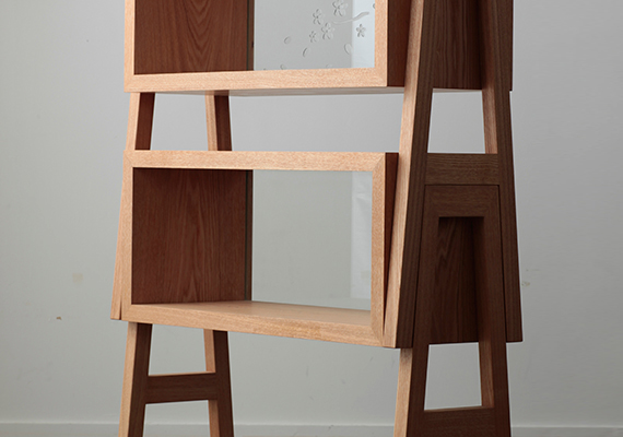 [ size: 700*700*270 | material: Wood, Glass | Brand: BridgE new experimental product design ]<br>Photographed by Tomoharu NISHIMURA